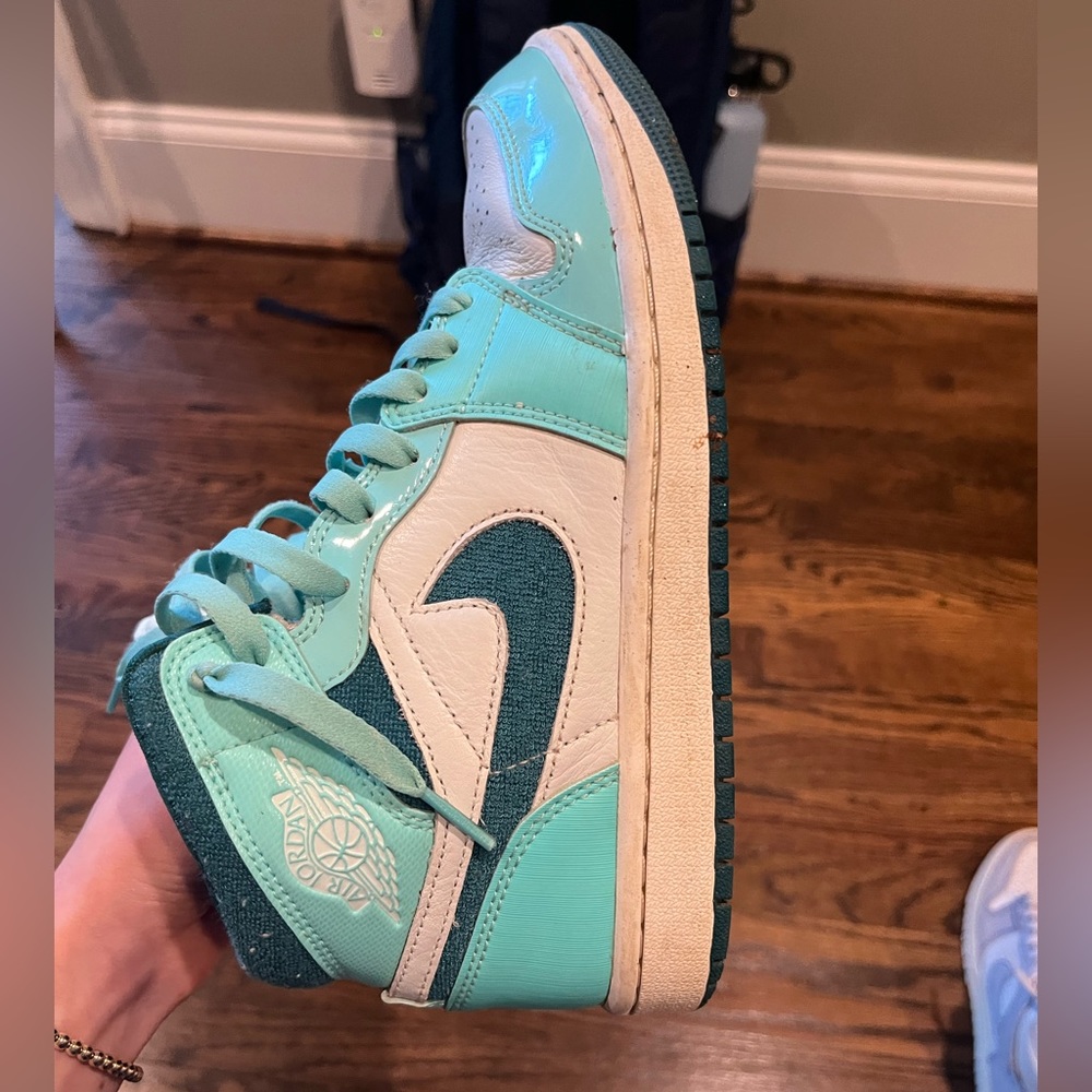 Jordan Womens AIR JORDAN 1 MID SE Green | Womens 7 - Picture 2 of 14